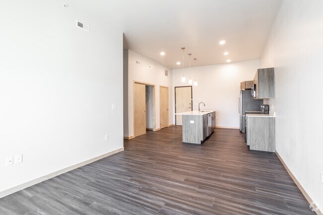 2BR, 2BA - 1,071SF