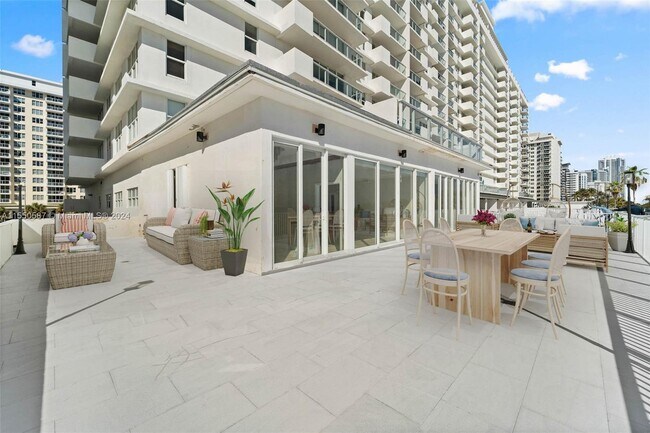 Photo - 5601 Collins Ave Unidad M12