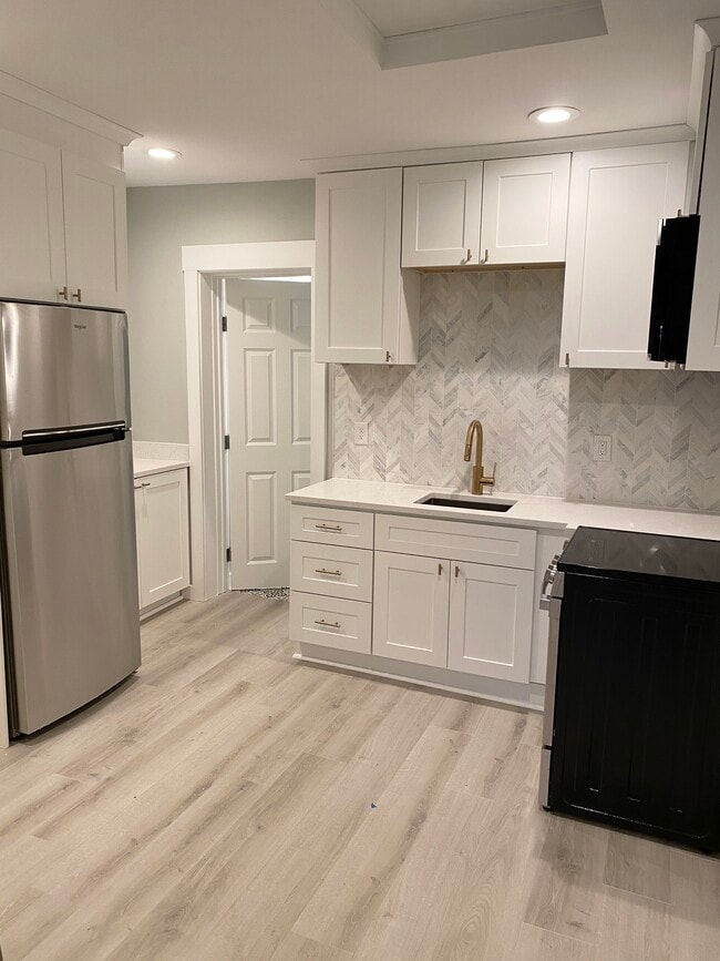 Photo - 512 Elsmere St