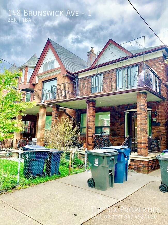 Photo - Bright 2 Bedroom Main Floor Apartment Near UoFT Unité 1