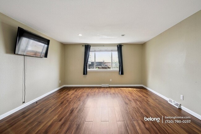 Photo - 5045 Eliot St