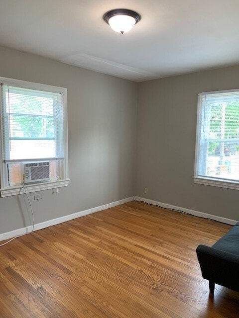 Photo - 633 W 44th St