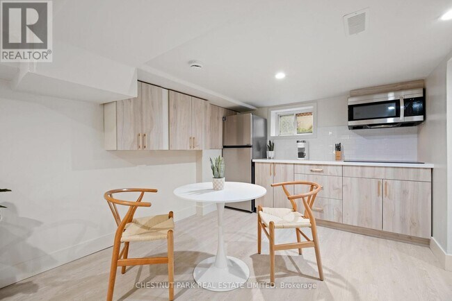 Photo - 76 Major MacKenzie Dr.