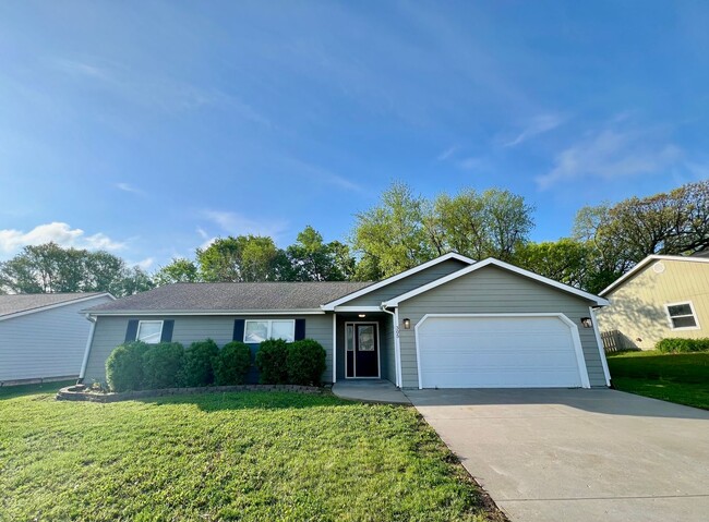 Modern Single-Family Home on West Side of ... - Modern Single-Family Home on West Side of ...