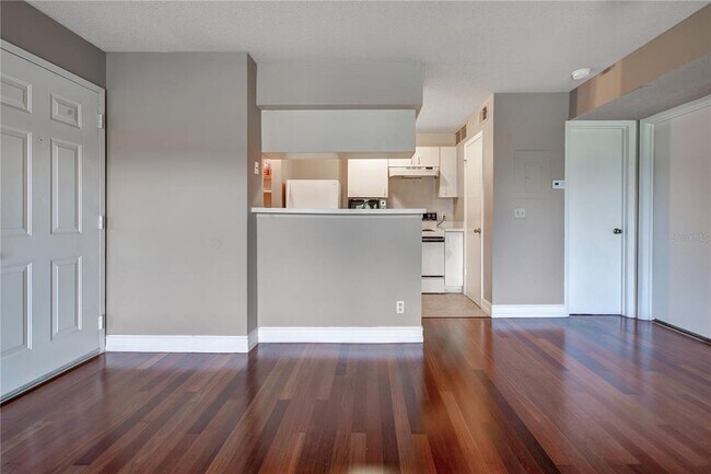 Photo - 320 Black Oak Ct Unit 307