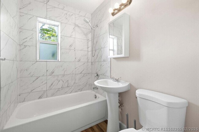Photo - 403 50th St