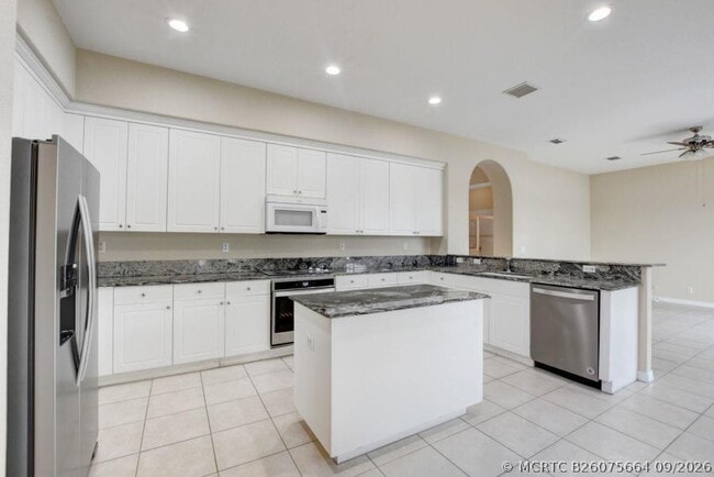 Photo - 1388 Beacon Cir