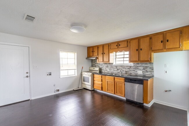 Photo - 629 13th Ave N