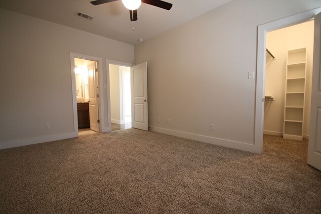 Photo - 8033-8035 Arbor Unit 8033