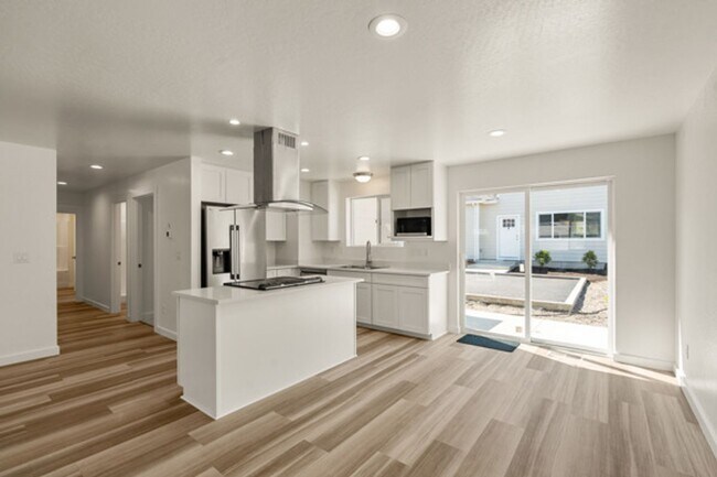 322-326 Lithia Ave Unit 322A