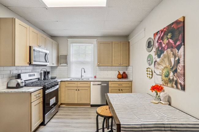 Photo - 606 Moreland Ave SE