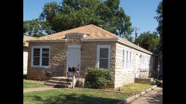 Photo - 2308 14th St Unidad Front  B