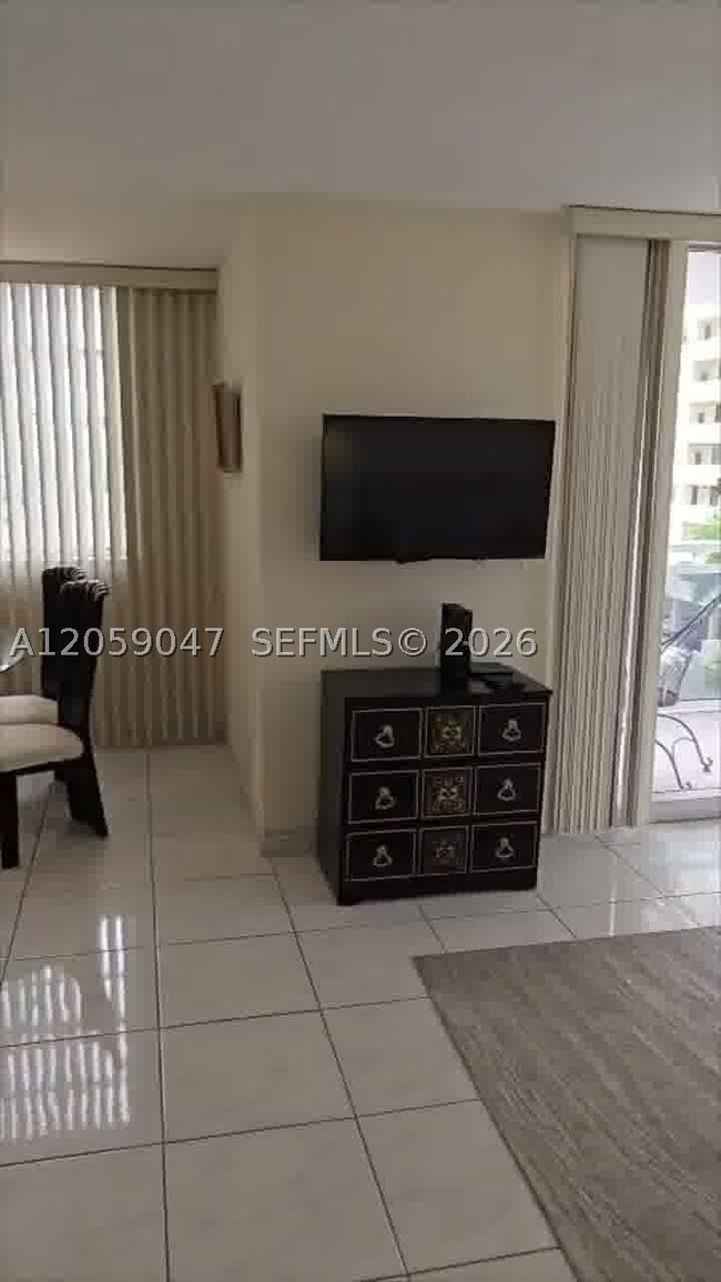 Building Photo - 1849 S Ocean Dr Unit 501