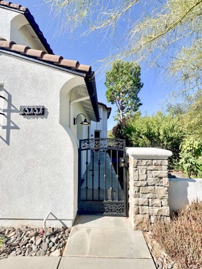 Photo - For Lease – Fully Renovated & Furnished Ne...