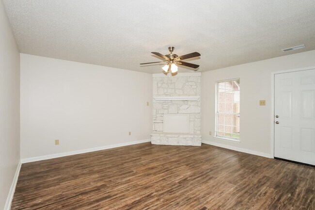 Photo - 5530 Oak Branch Cir N