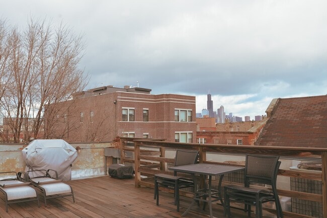 Building Photo - 1811 W 17th St Unit 301