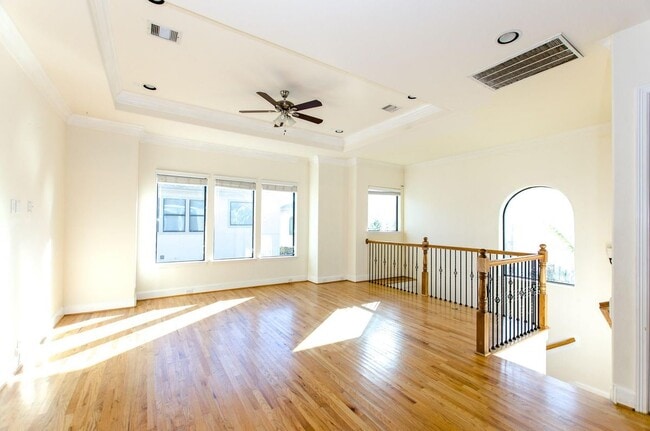 Photo - 308 Grove St