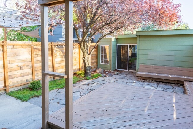 Photo - Updated Boise Ave. Townhome in great location!