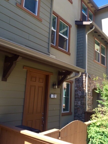 front entrance - 722 El Paseo Cir