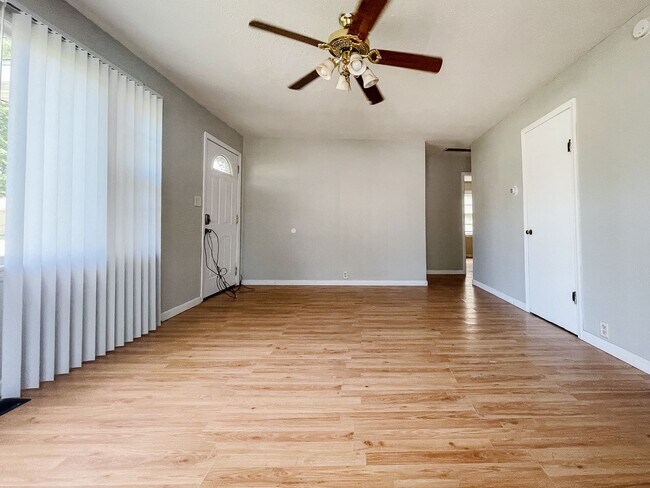 Photo - 4 Bed 2 Bath