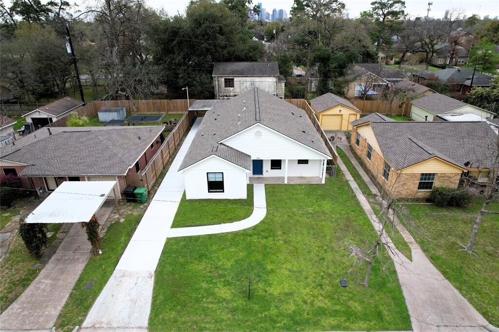 Photo - 304 Graceland St