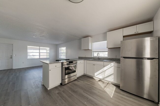 Photo - 151 Avenue C SE