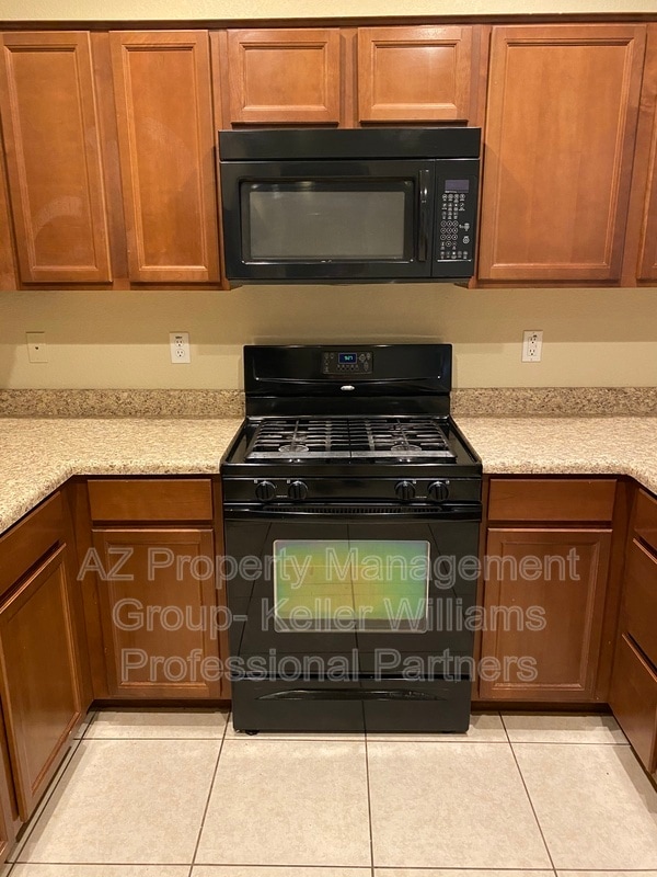 Photo - 812 S 178th Ln