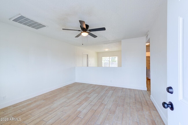 Photo - 157 W Juniper St