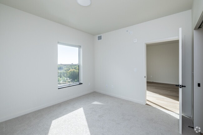 1BR, 1BA - 825SF - Bedroom