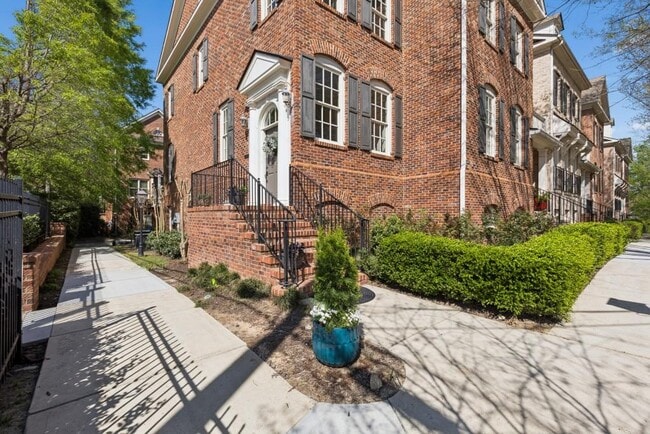 Building Photo - 3585 Roxboro Rd NE