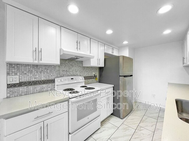 Photo - 547 Groth Pl