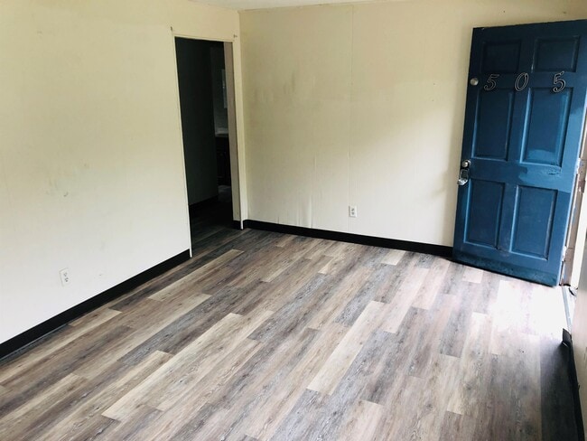 Photo - 505 W Hubbard Ave