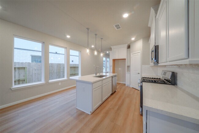 Photo - 21859 Fitzroy Mnr Ln
