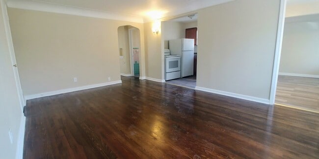 Building Photo - 7147 Eastlawn Dr Unit Apt 1