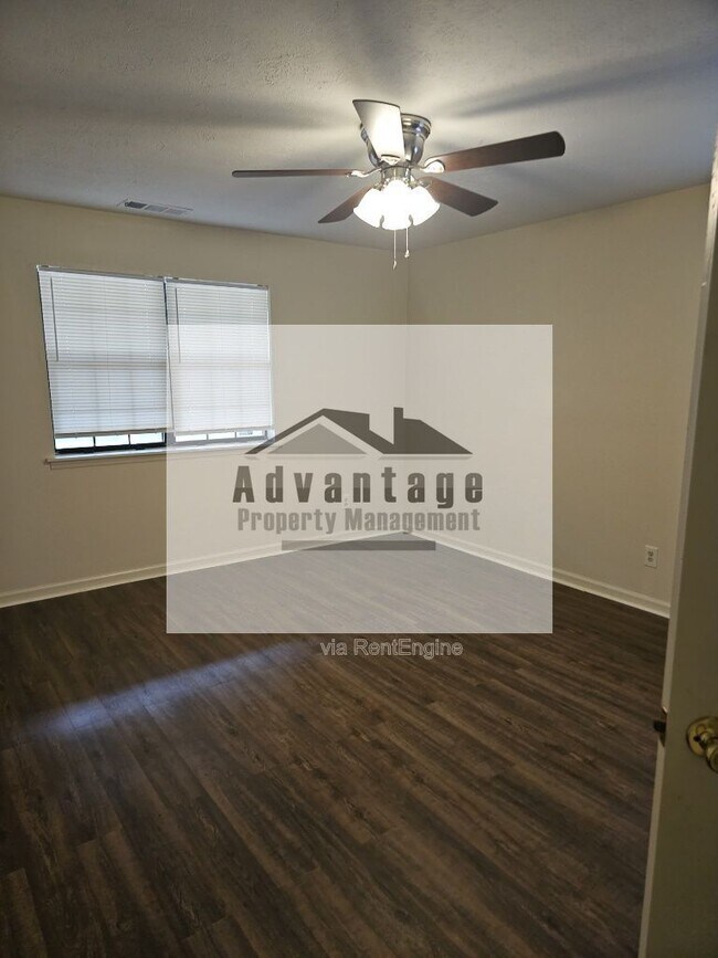 Photo - 1085 Eastview Pkwy NE
