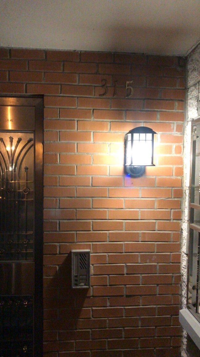 Photo - 315 E Mt Eden Ave Unit Apt 1
