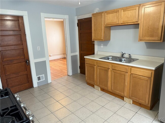 Photo - 812-814 Spencer St