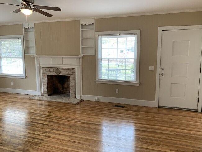 Photo - 5421 Pine St