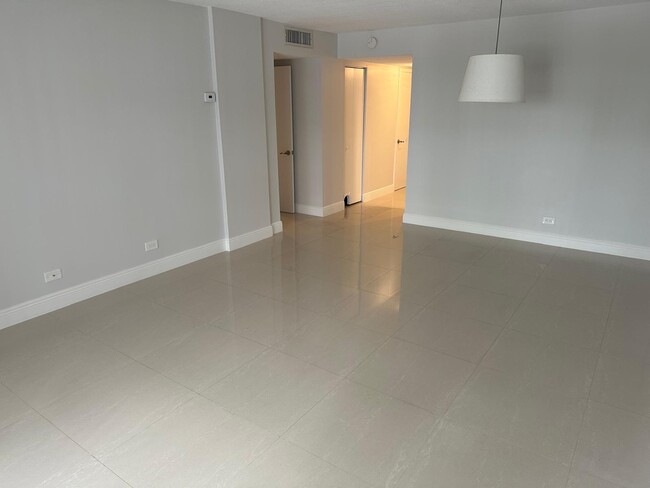 Living/dining area - 8101 SW 72nd Ave Condo Unit 211