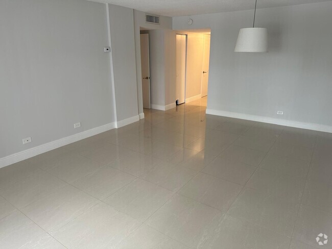 Living/dining area - 8101 SW 72nd Ave Unit 211 Rental