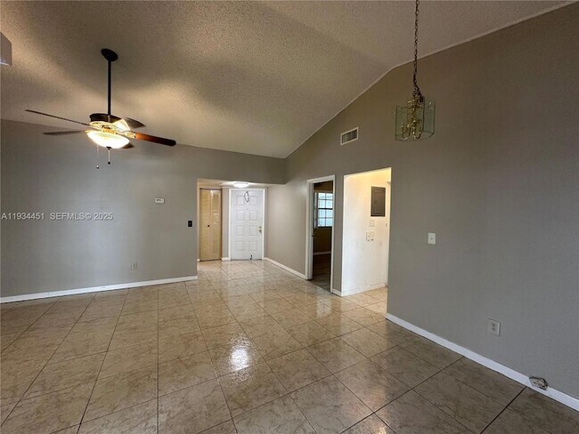 Photo - 1024 S Independence Dr Unit 1024A