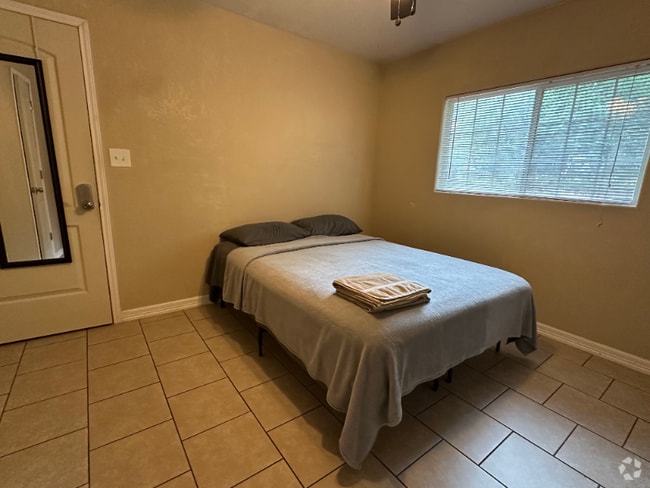 Building Photo - 530 Belmont Rental