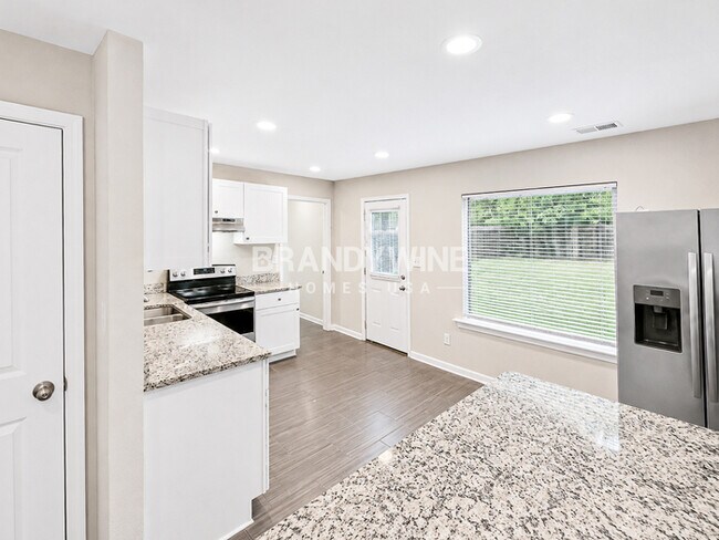 Photo - 2704 Deer Glade Ln