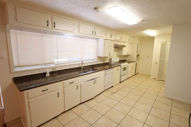 Photo - 5231 Beechnut St