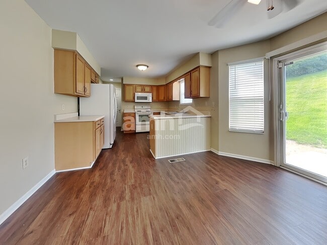 Photo - 6443 Lantern Way