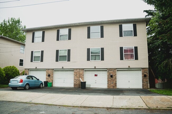 Building Photo - $100 OFF SPECIAL - Austin Street Homes - Comfort & Convenience Combined – 2BR Townhomes Now Leasing Unit 514