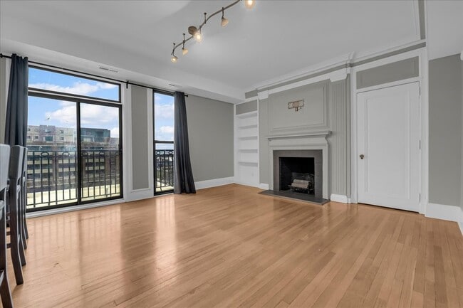 Photo - 2900 E Jefferson Ave