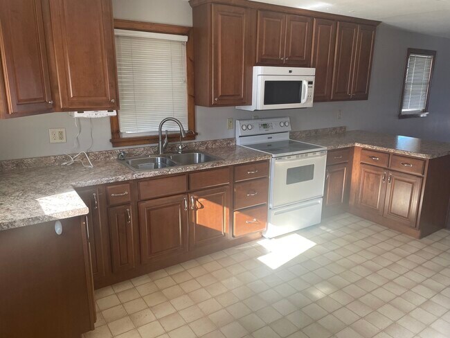 Photo - 207 Frank Ave NW