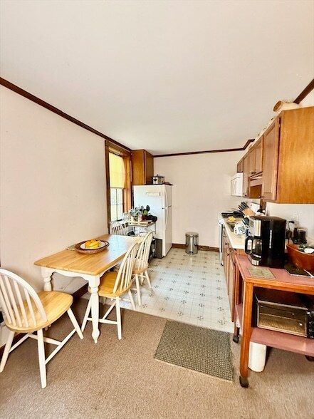 Photo - 1368 Main St