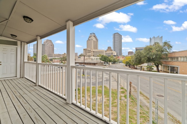 Photo - 620 N Flores St